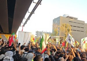 عراق به پا خاست/ آغاز تشییع پیکر امام شهید در نجف اشرف